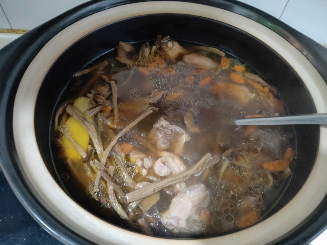 茶树菇无花果老鸭汤
