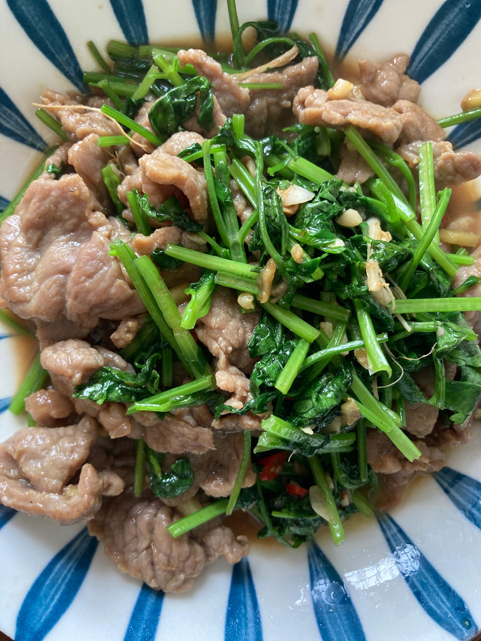 〈小炒黄牛肉〉，这个太好吃了。欣小厨 😉