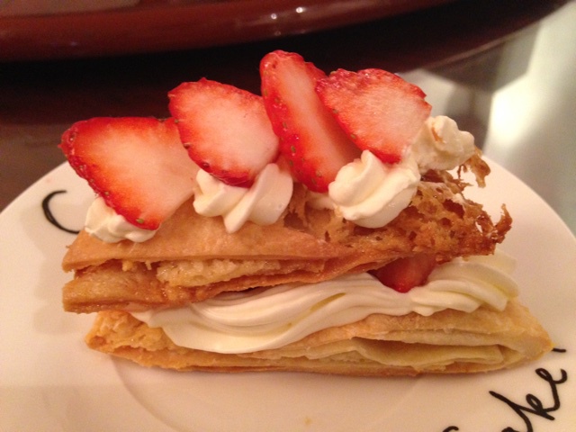 张眸眸做的草莓拿破仑(飞饼版)