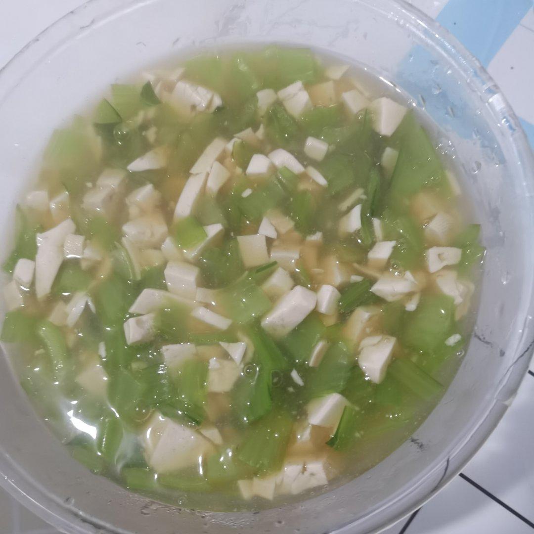 口感滑嫩的青菜豆腐羹