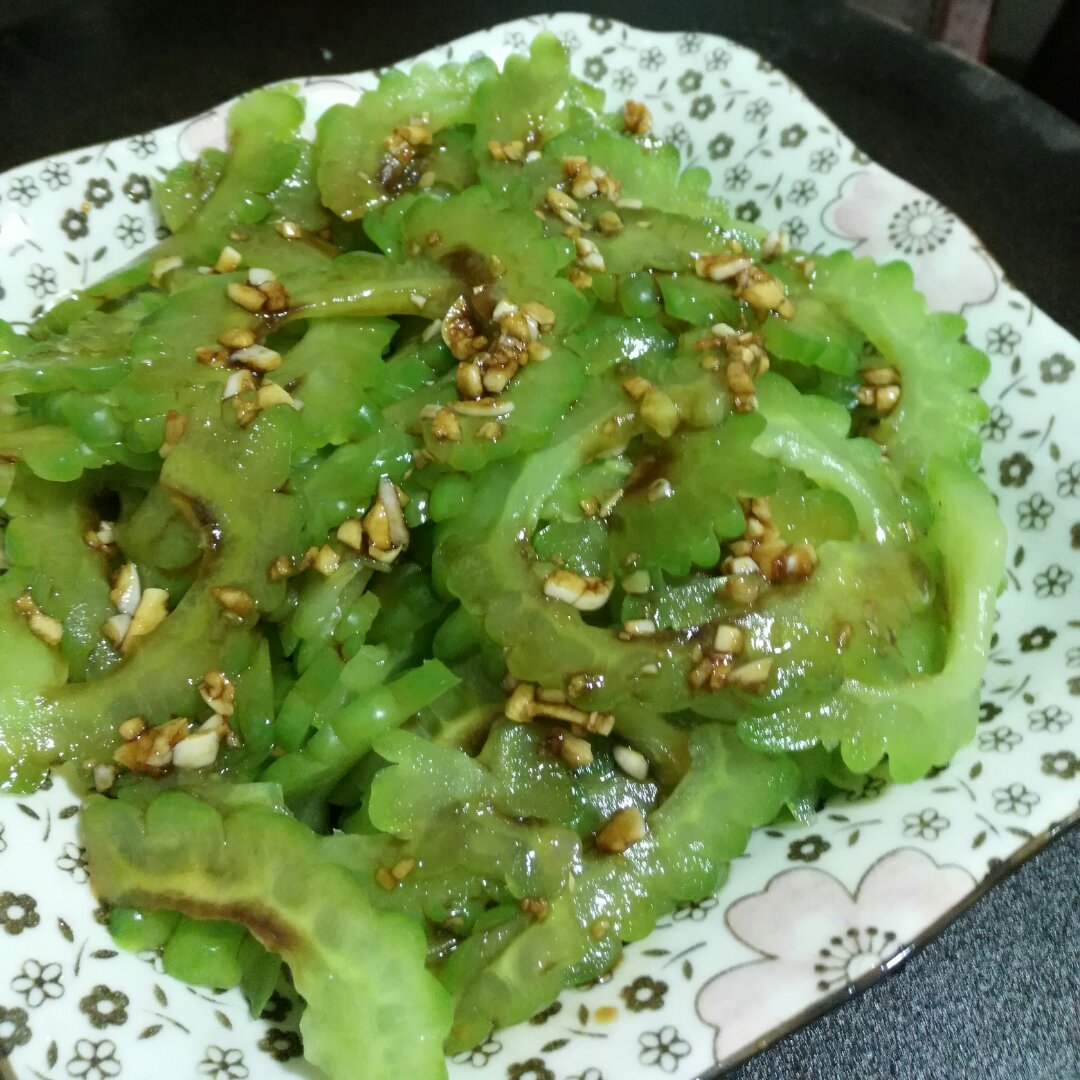 晓菜一碟做的凉拌苦瓜