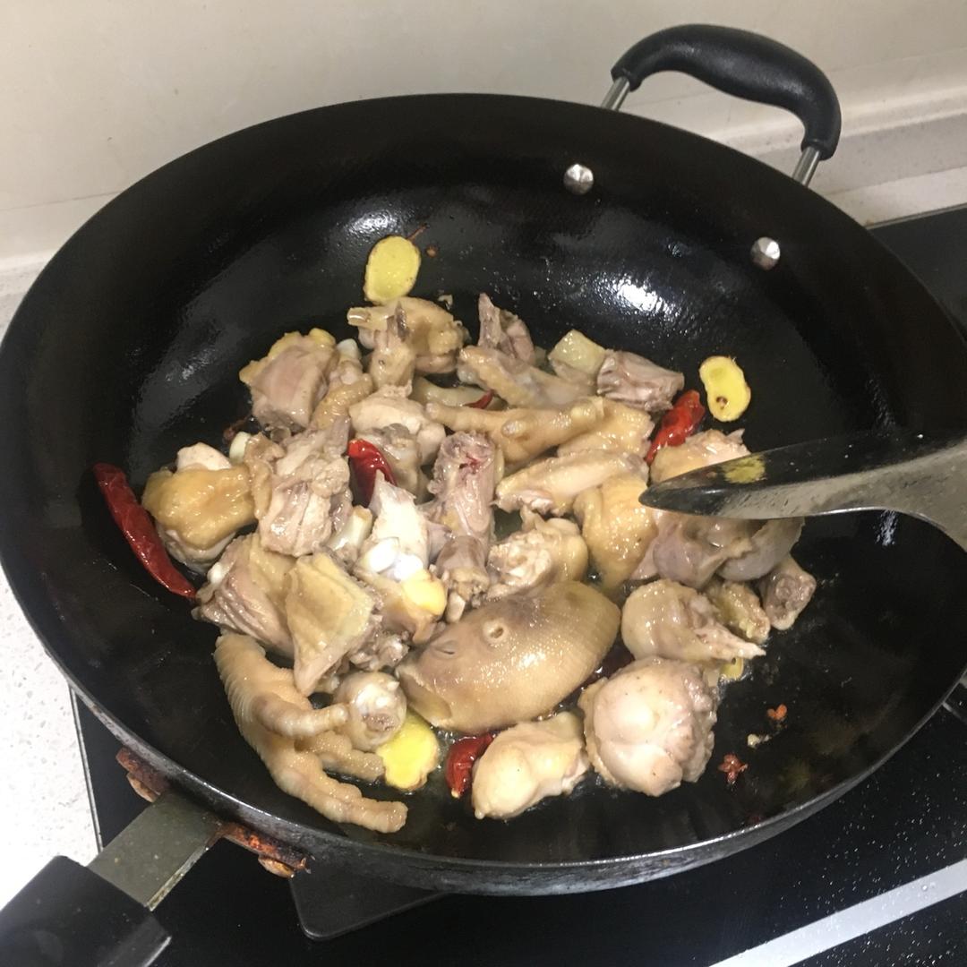 小厨娘开启做的家常炖鸡