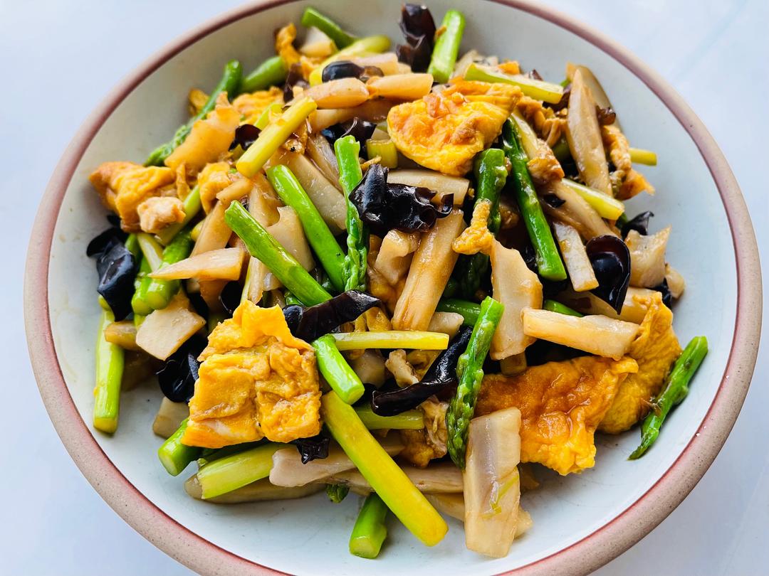 四色藕条炒芦笋的做法