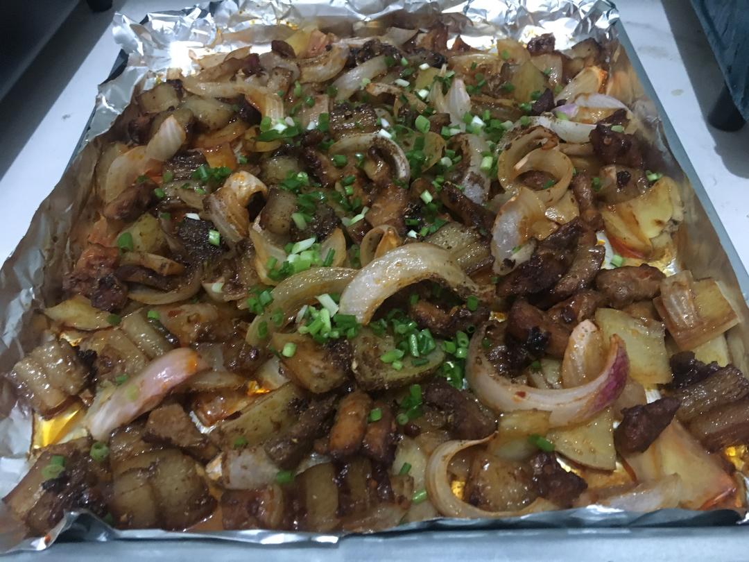烤箱版，五花肉土豆洋葱片的做法