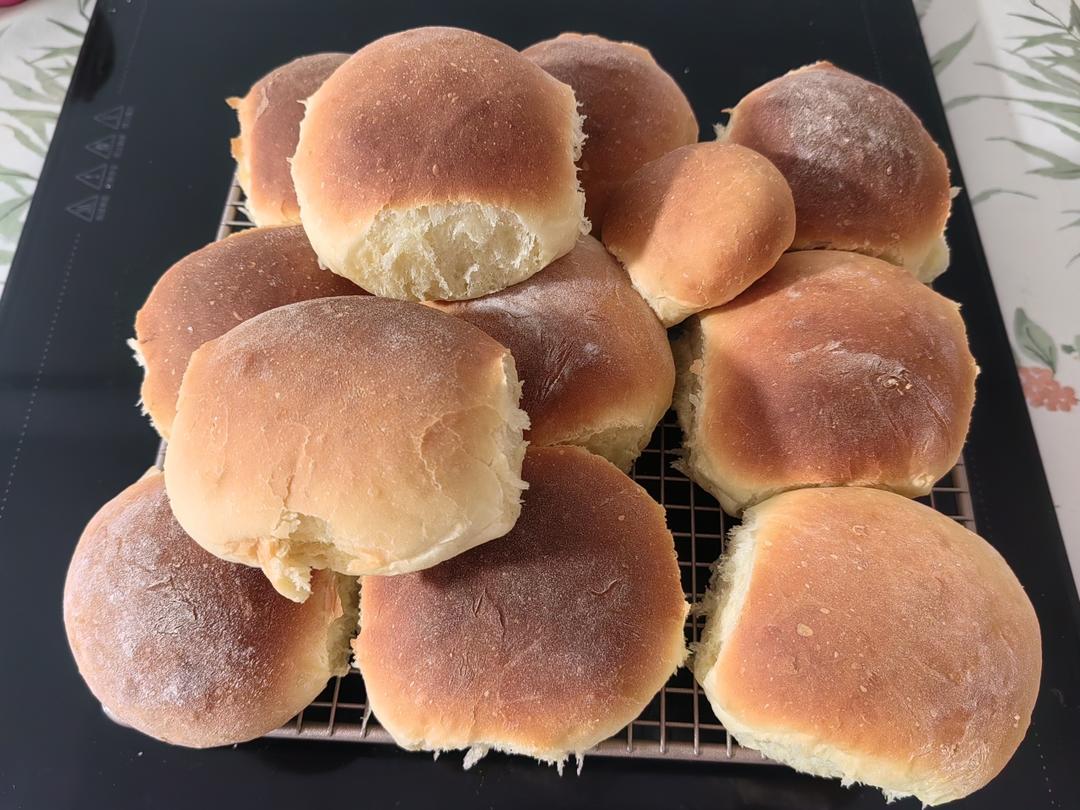 羽毛般柔软拉丝 | 奶呼呼的牛奶云朵小餐包