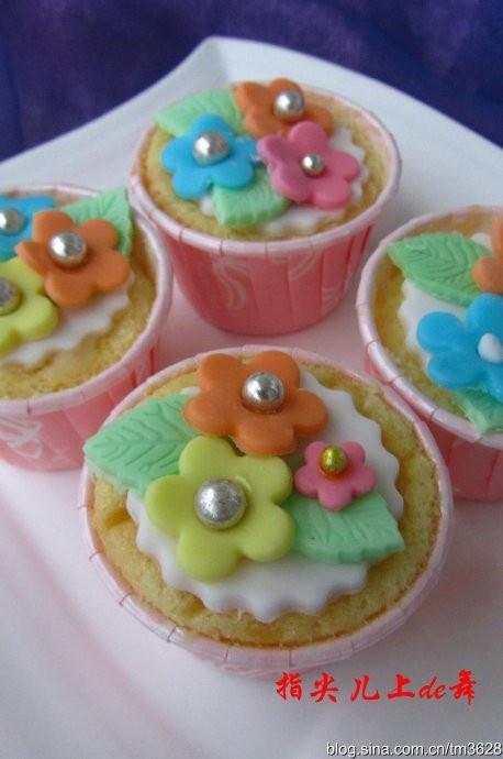 翻糖小花纸杯蛋糕