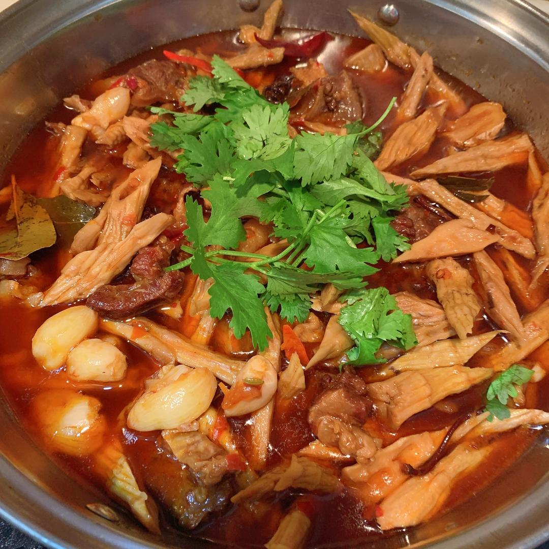 红烧牛腩，笋子烧牛肉