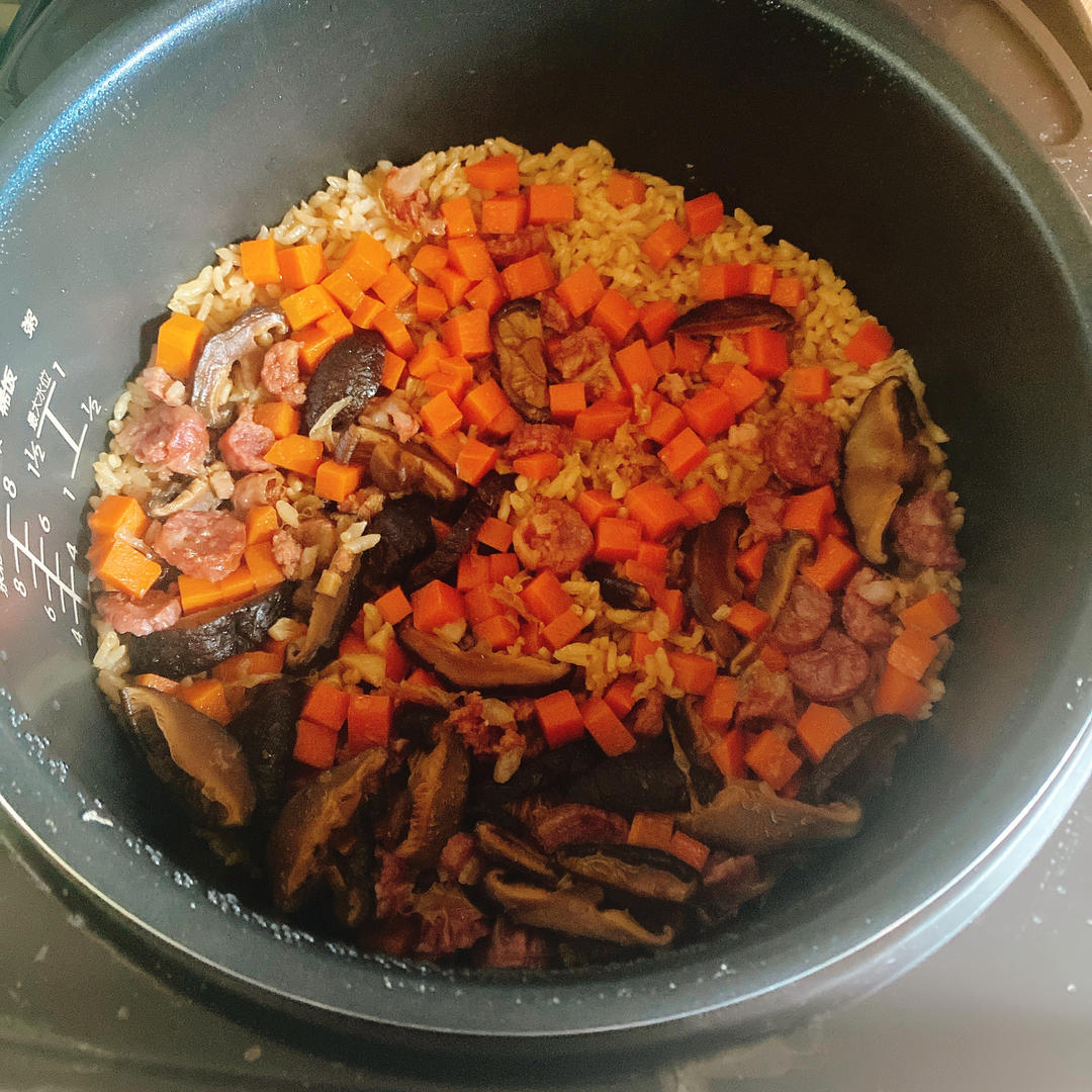 饭菜一锅端‼️懒人版｜香菇腊肠焖饭✨