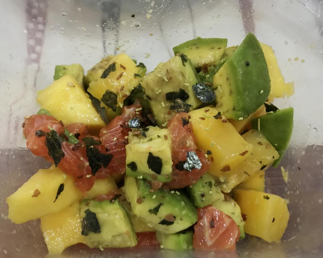牛油果三文鱼芒果沙拉—轻食主义沙拉如命