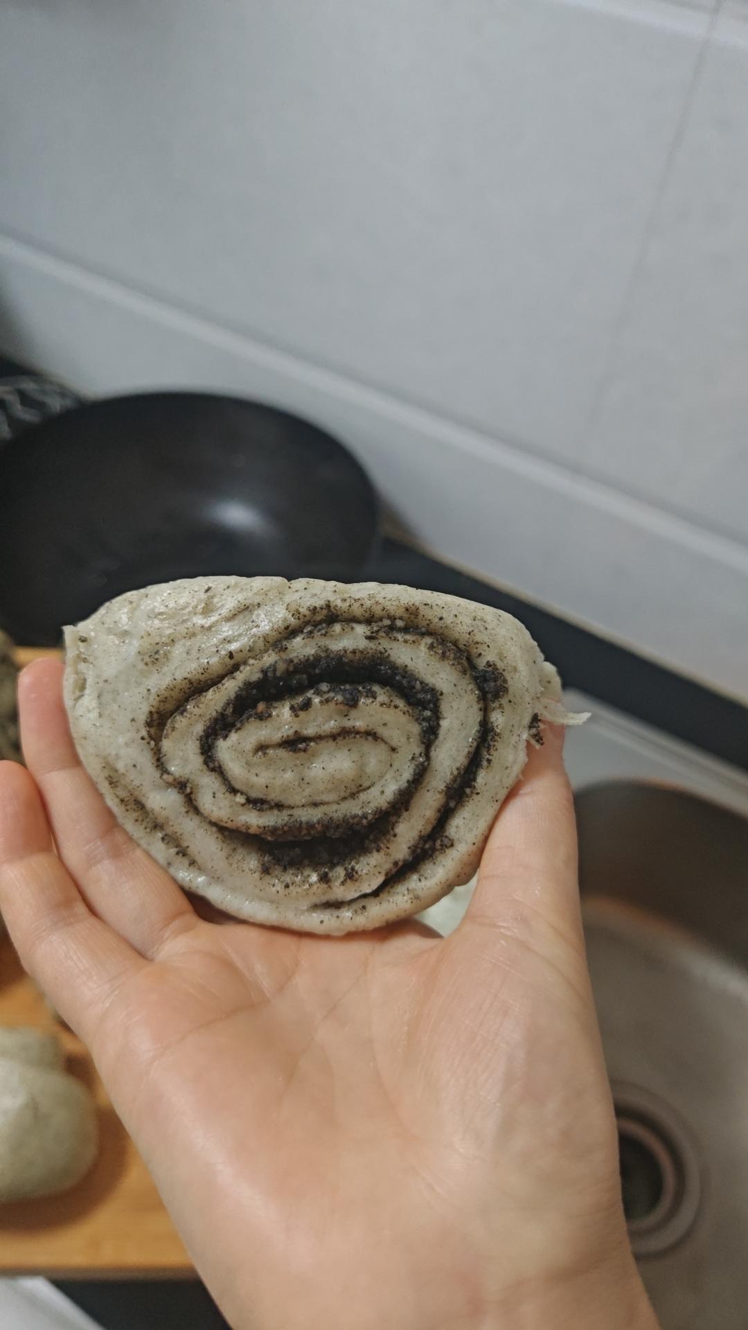 黑芝麻花生卷馒头