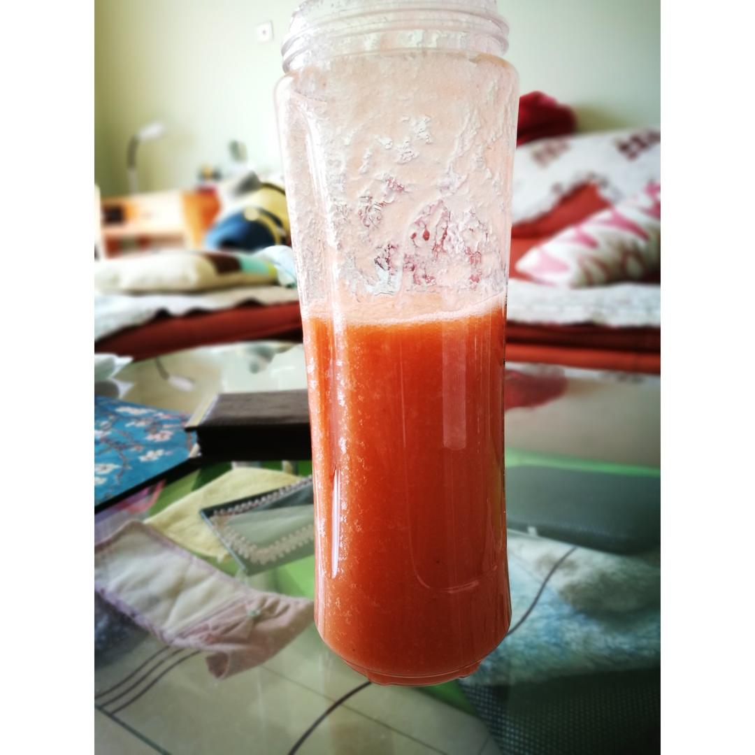 自制hey juice排毒果蔬汁。
