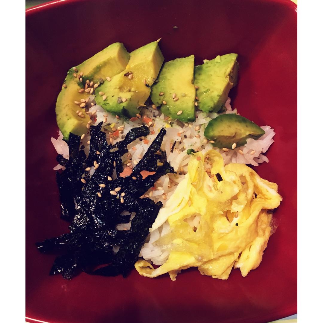 牛油果金枪鱼拌饭