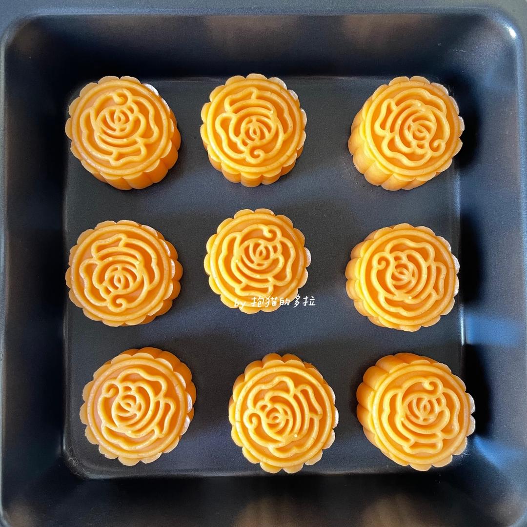 💃奶黄流心月饼——这是可以让你坐稳朋友圈厨霸位置的月饼🥮，没人点赞算我输👎