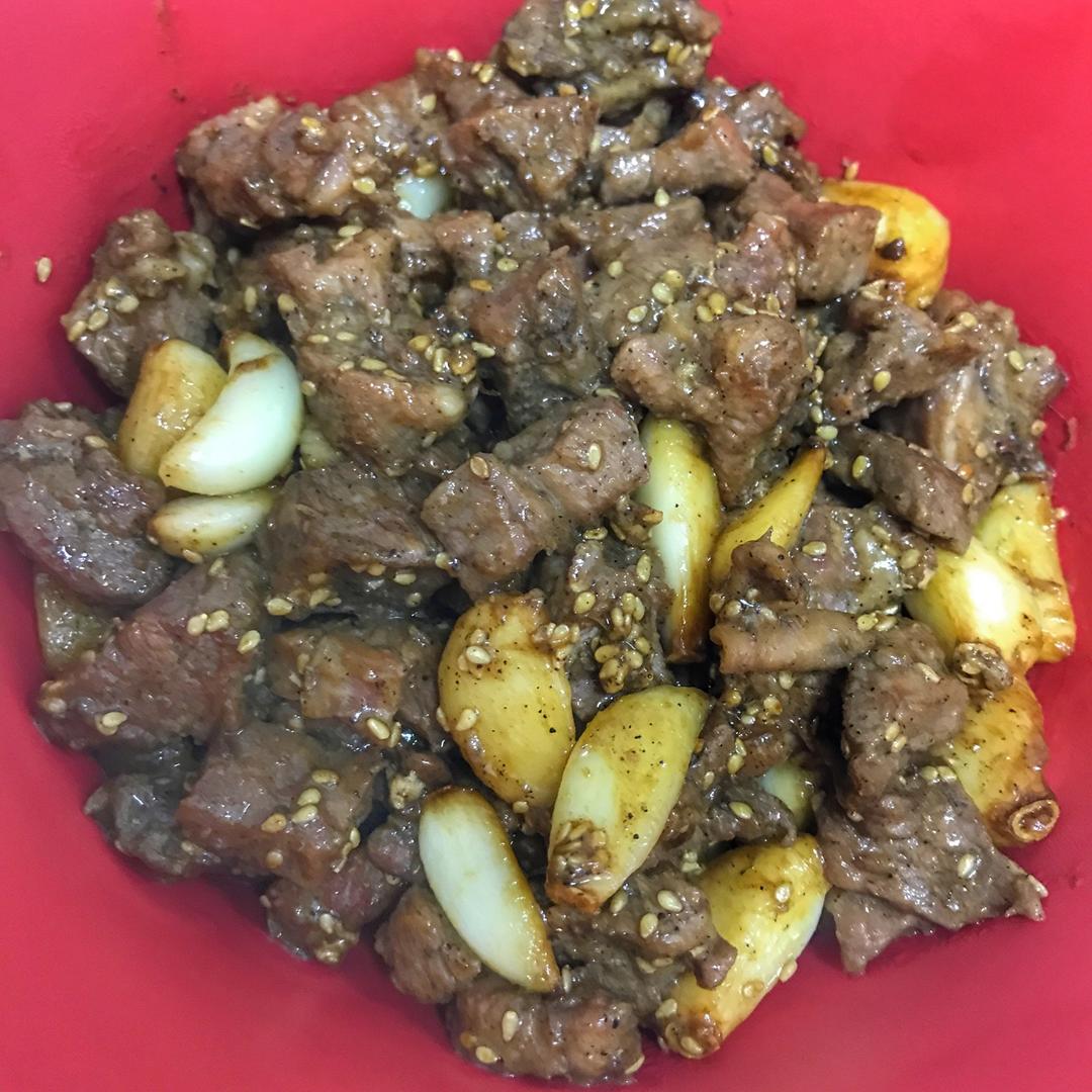 黑胡椒蒜子牛肉粒