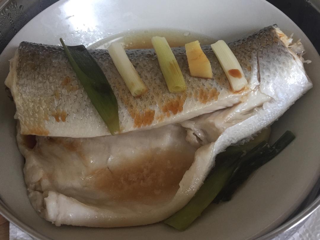 蒸鲈鱼