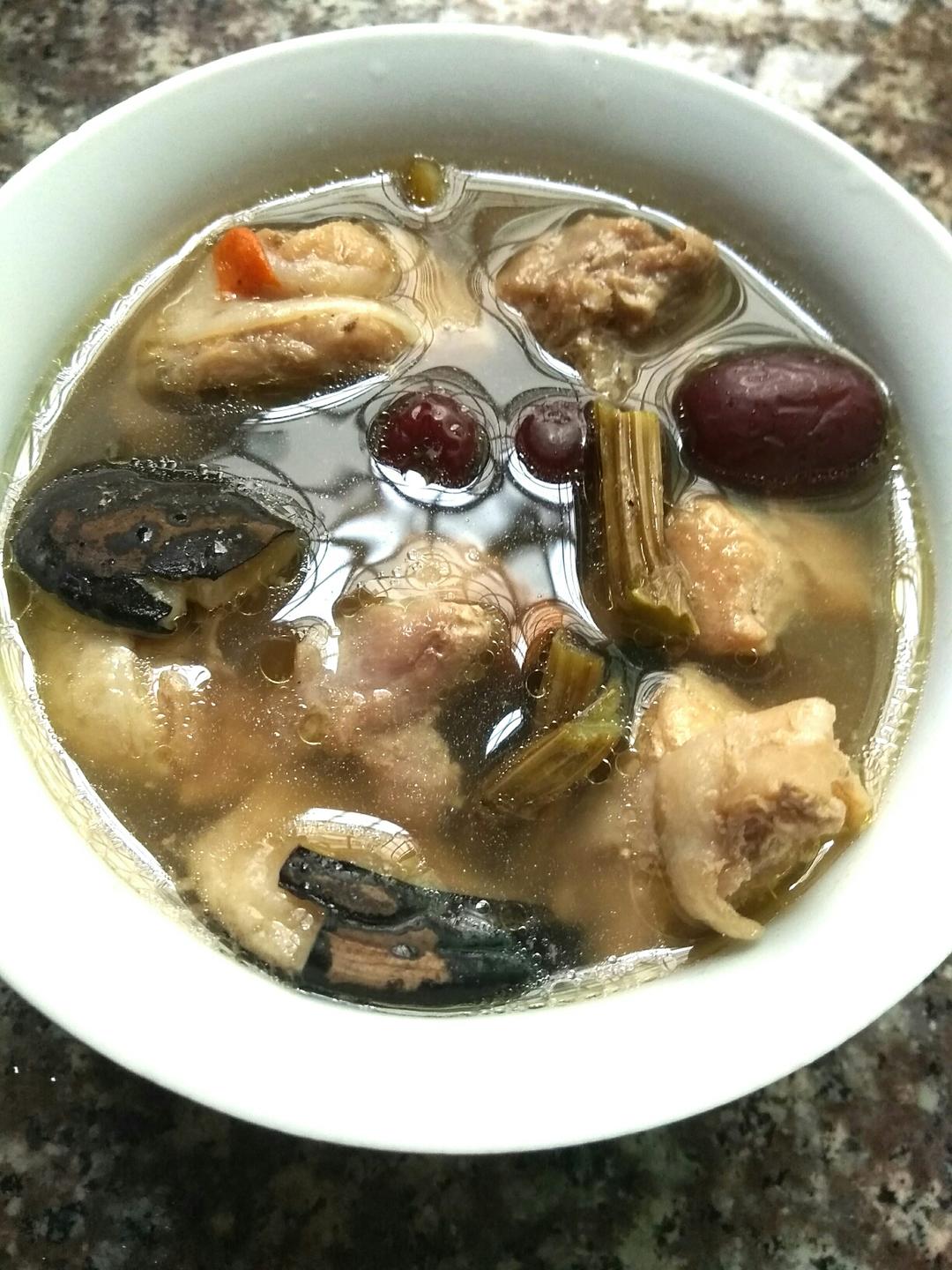 石斛灵芝鸡汤的做法