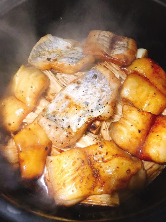鮰鱼腩焗腐竹砂锅煲的做法