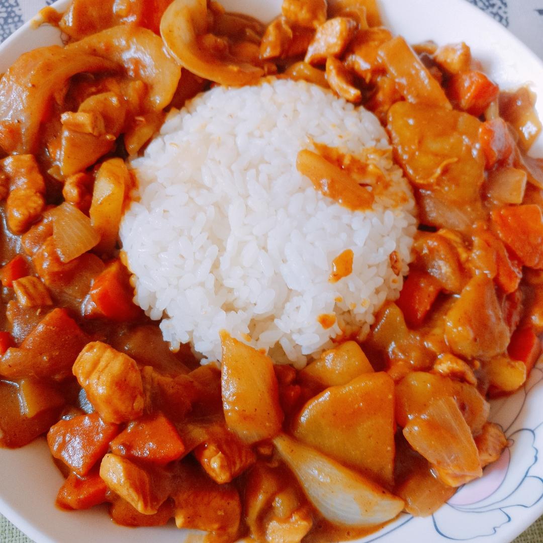 滑鱼简易版咖喱酸奶西红柿鸡肉饭