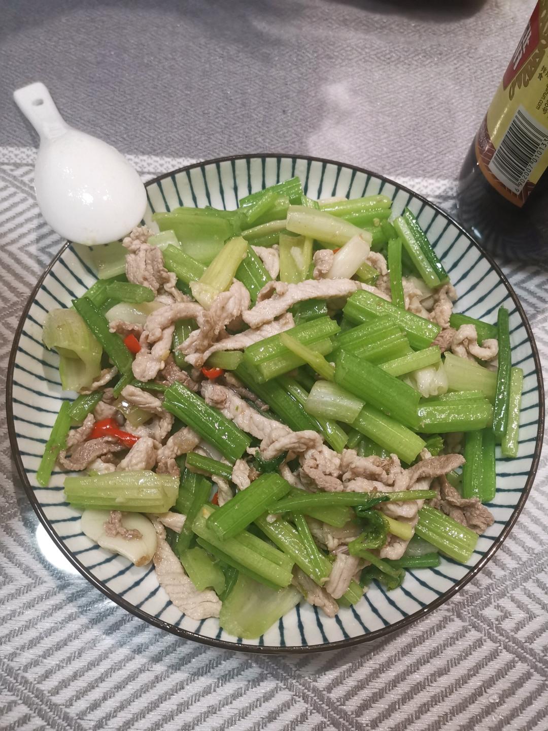 芹菜炒肉丝
