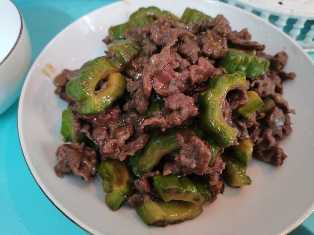 家庭版的~苦瓜炒牛肉