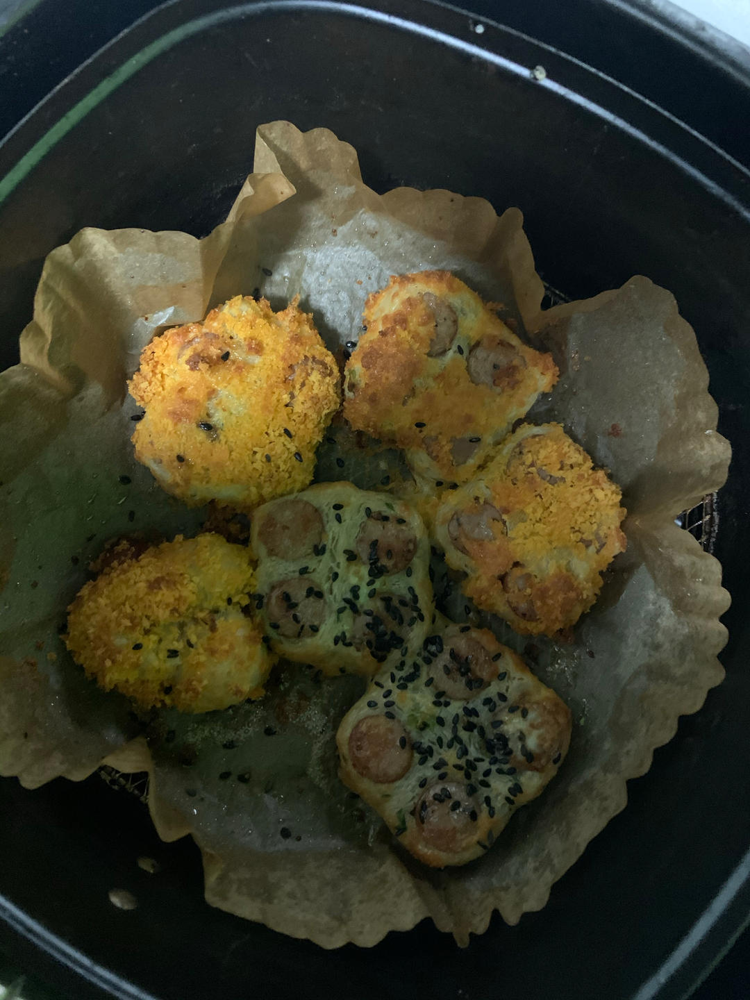 早餐怎么做简单又好吃？1张手抓饼2根火腿肠，教你在家做蝴蝶酥