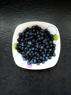 蓝莓牛奶布丁的做法 步骤2