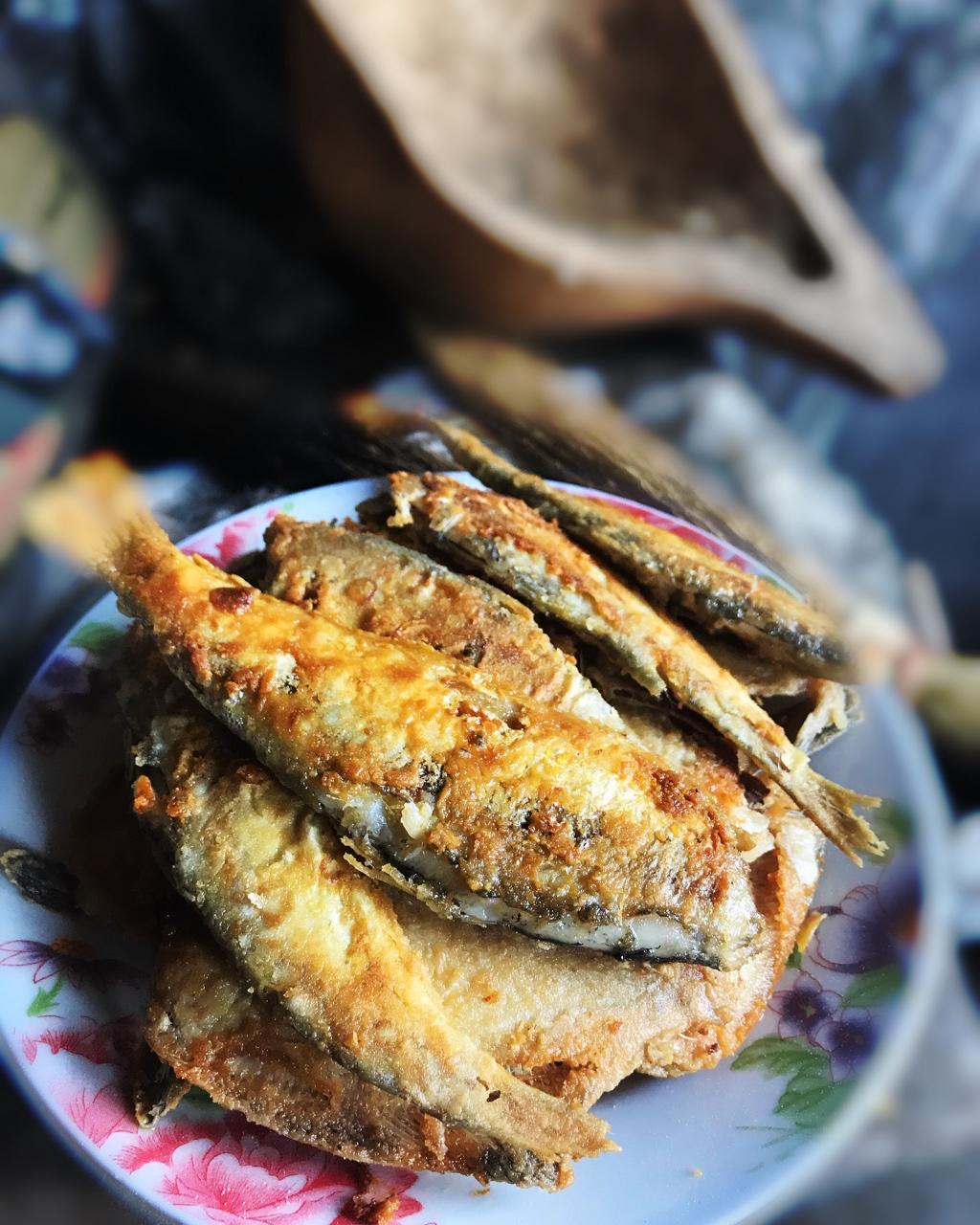 智妈小厨分享作品午餐612018年4月24日黄煎鱼摘洗干净粘上少许面粉