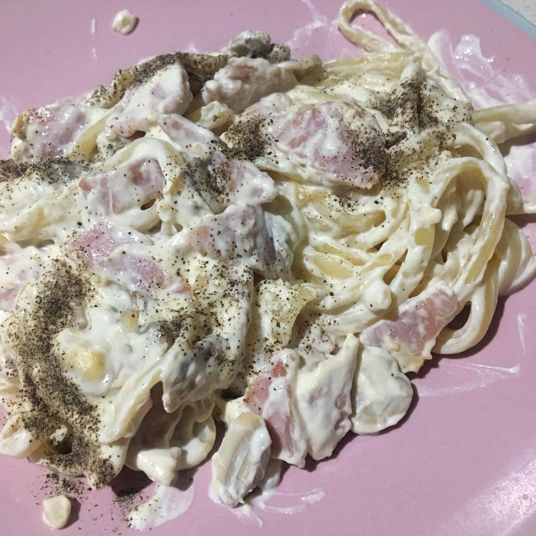 白蘑菇奶油培根意面