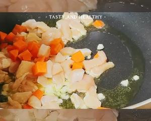 低脂的黄瓜炒鸡丁（简单版）的做法 步骤3