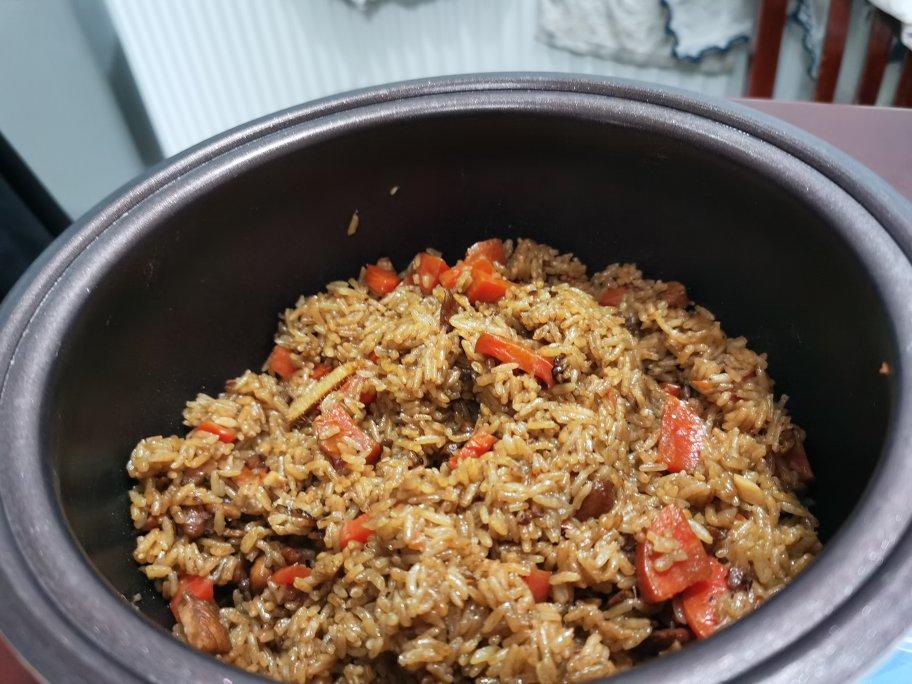 胡萝卜鸡腿焖饭