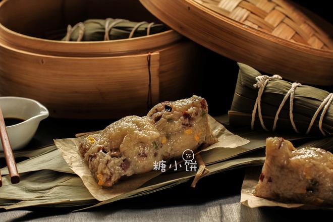 【培根香菇豌豆粽子】龙舟形包法2的做法
