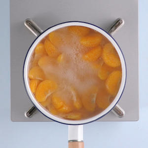 冰糖橘子罐头的做法 步骤2