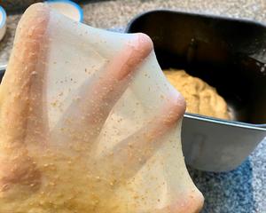【冷藏发酵】全麦麻薯软欧包｛面包机揉面｝后油法的做法 步骤3