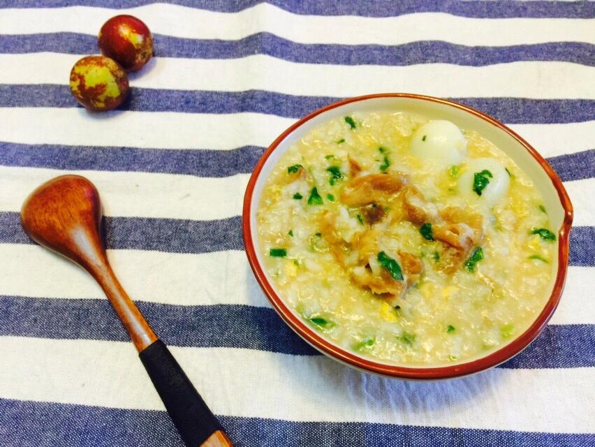 窝蛋生滚牛肉粥