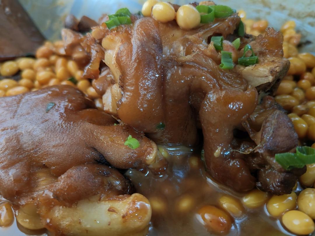 流口水的黄豆炖猪蹄