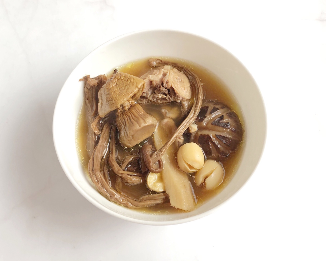 姬松茸花菇鸡（鸡骨架）汤的做法