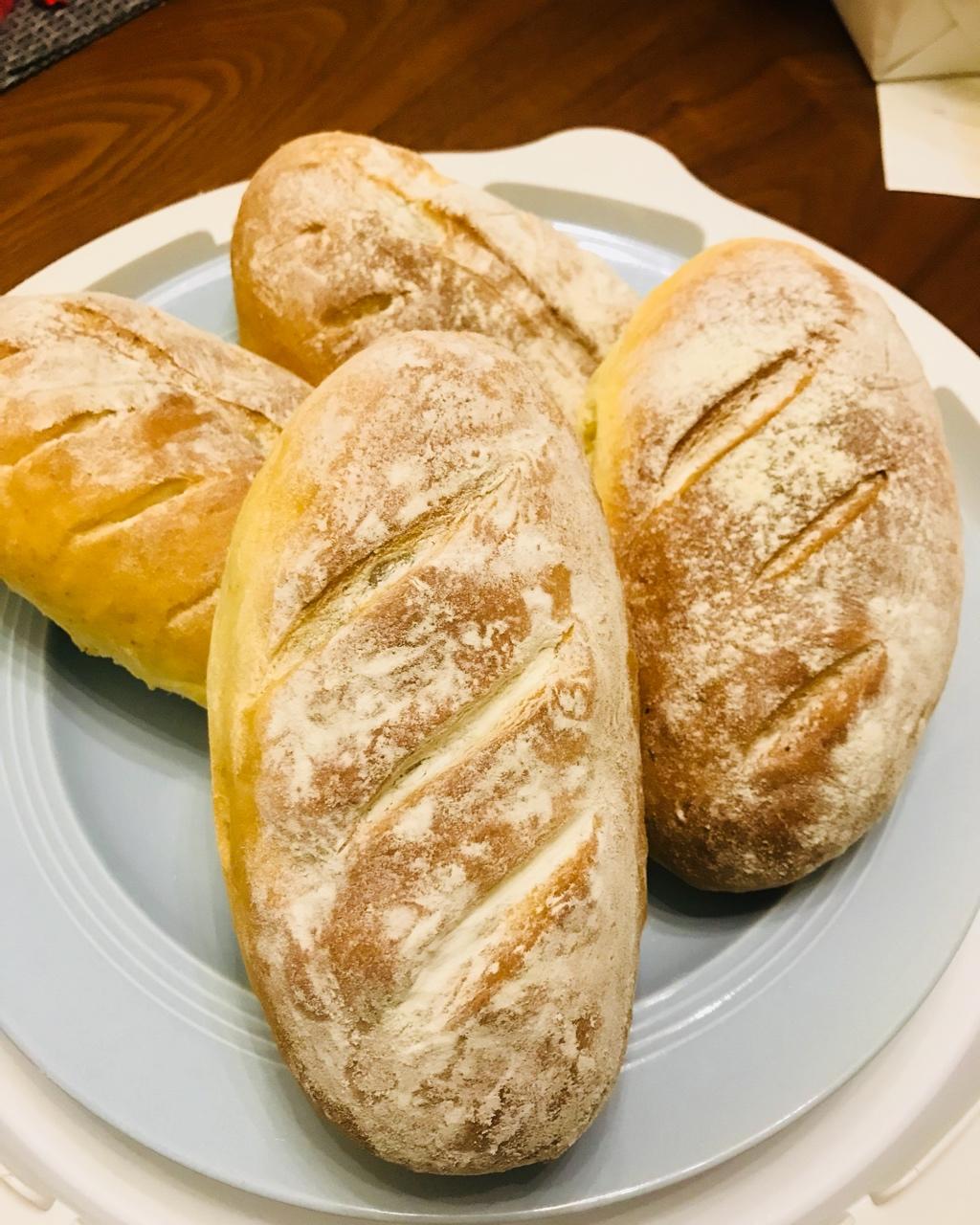 红豆/肉松麻薯软欧面包+石榴茶【曼食慢语】