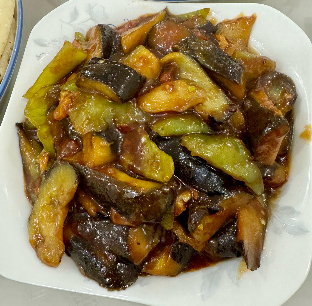 红烧茄子（佐西红柿尖椒）