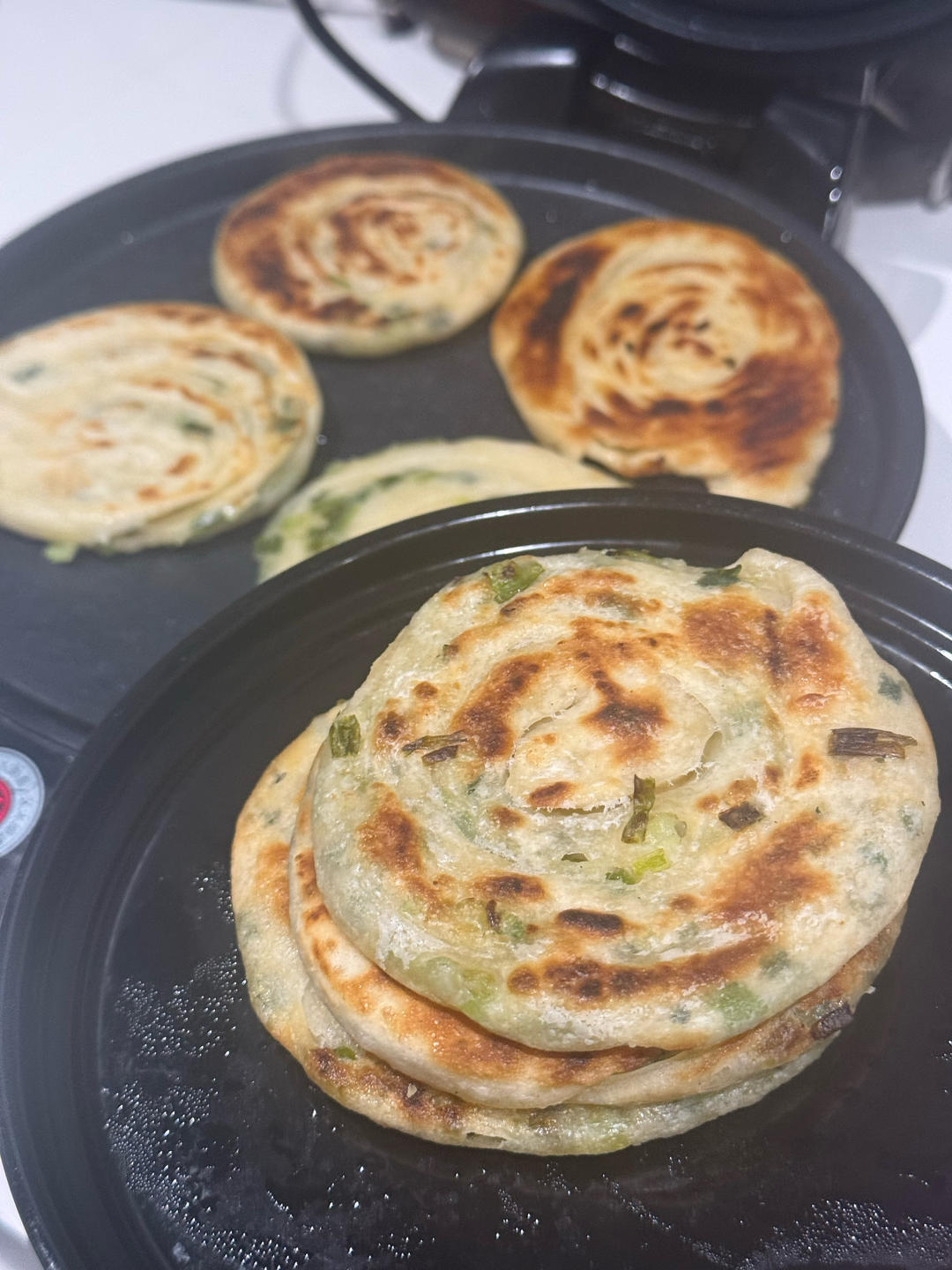 家常葱油饼 柔软多层 凉了也不硬 附细节视频详解