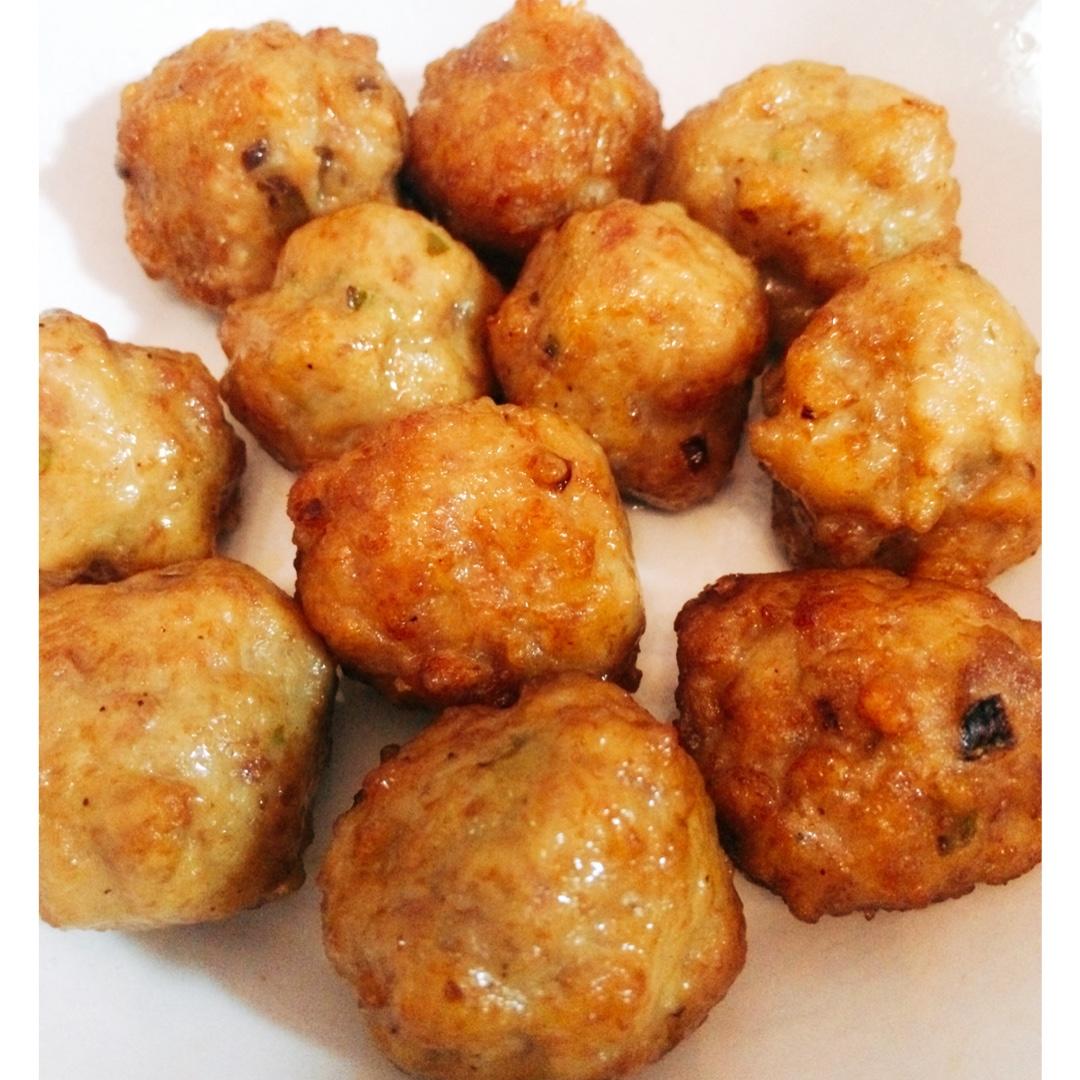 自制油炸肉丸子