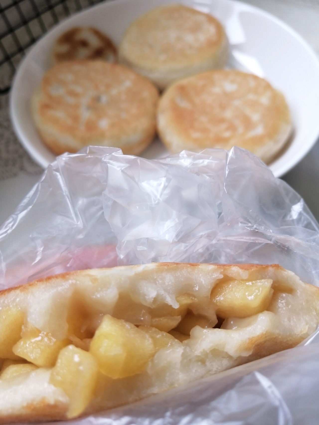苹果糯米饼，制作简单，外层香脆，内里软糯甜蜜，超级好吃。