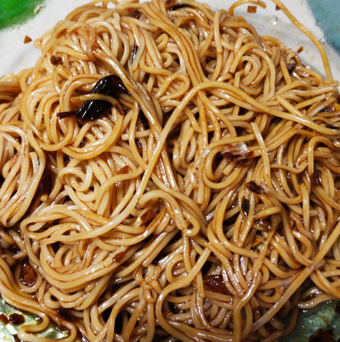 10分钟搞定的一碗葱油拌面