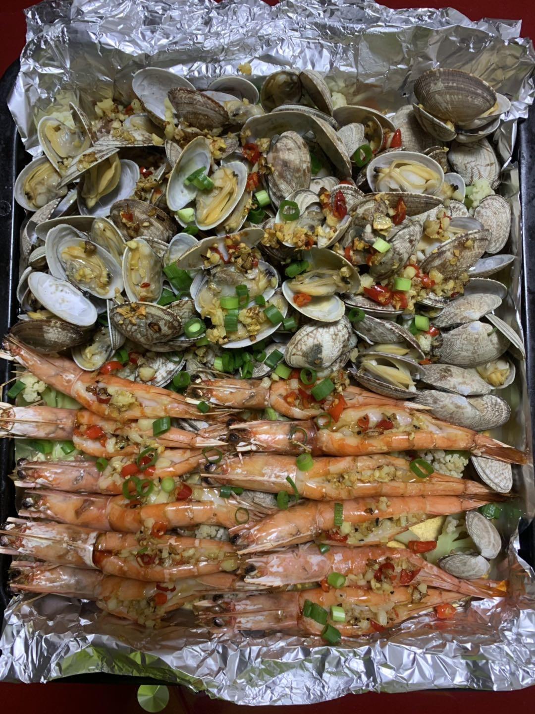 蒜蓉金针菇烤花蛤虾
