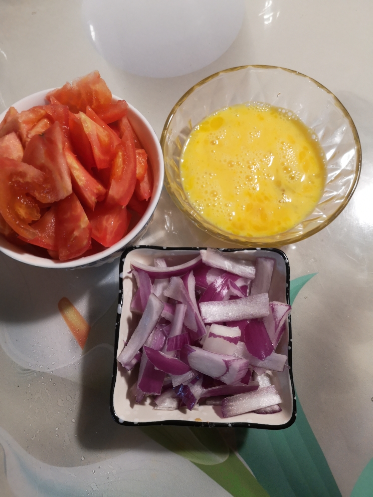 西红柿洋葱炒鸡蛋的做法 步骤2