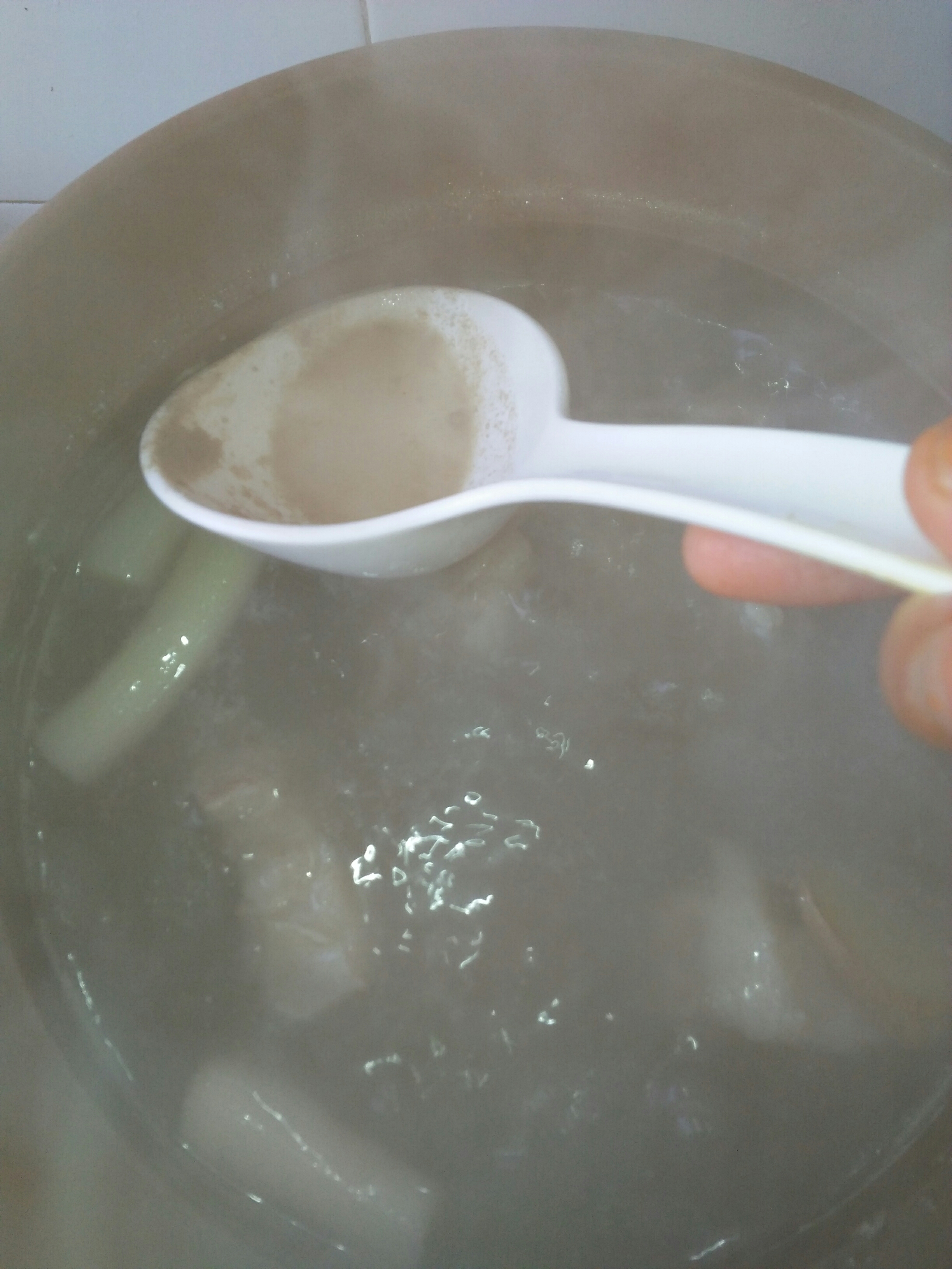 砂锅排骨炖老南瓜的做法 步骤2