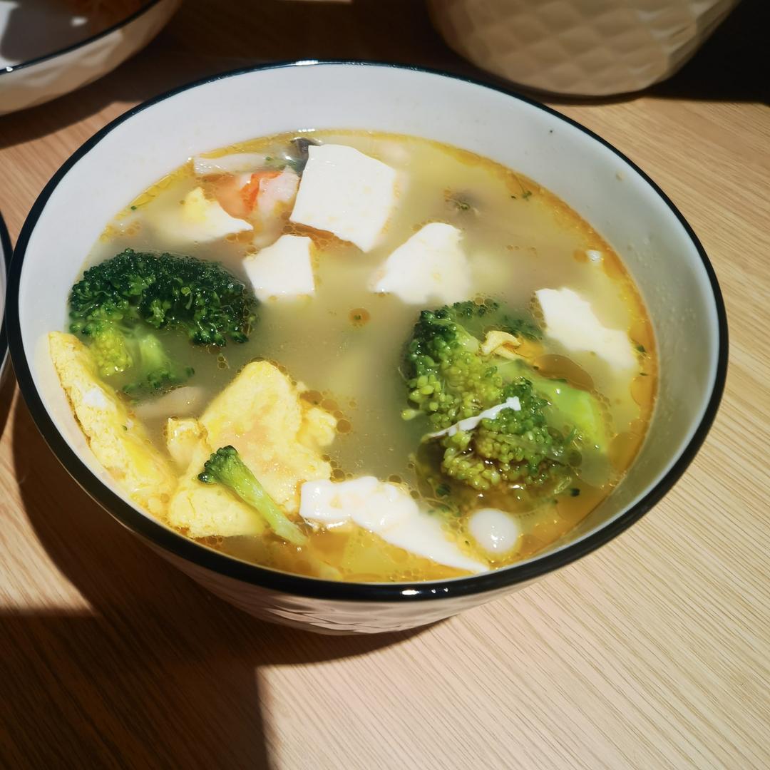 豆腐鲜虾菇菌汤