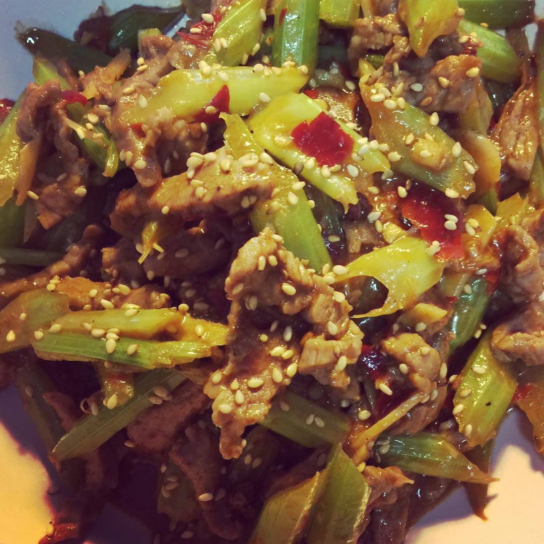 芹菜炒牛肉