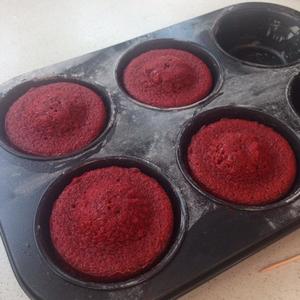 纯正美式红丝绒杯子蛋糕 Red Velvet Cupcake（零失败配方）的做法 步骤14