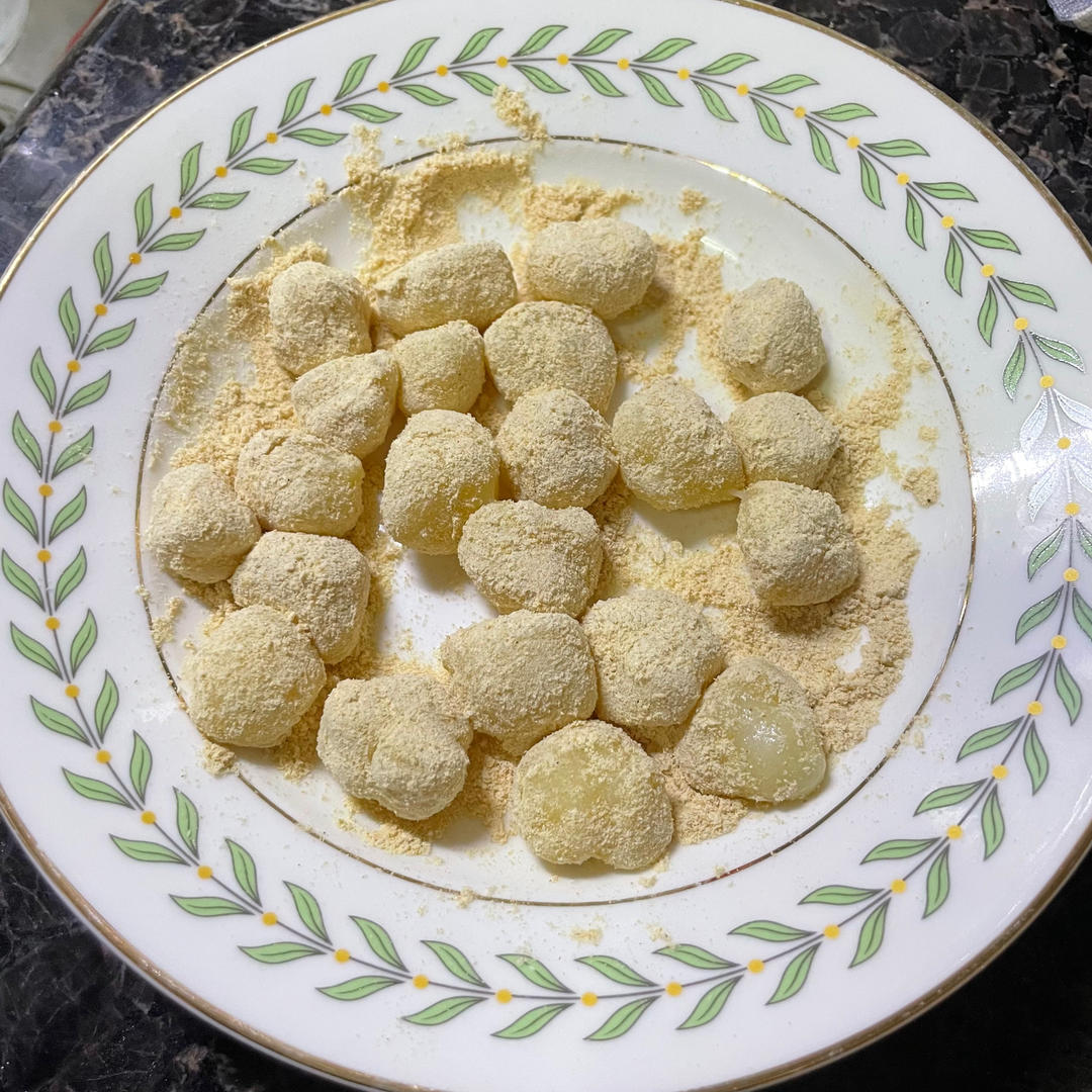 黄豆粉糍粑团