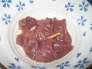 猪肝紫菜蛋花汤的做法 步骤1